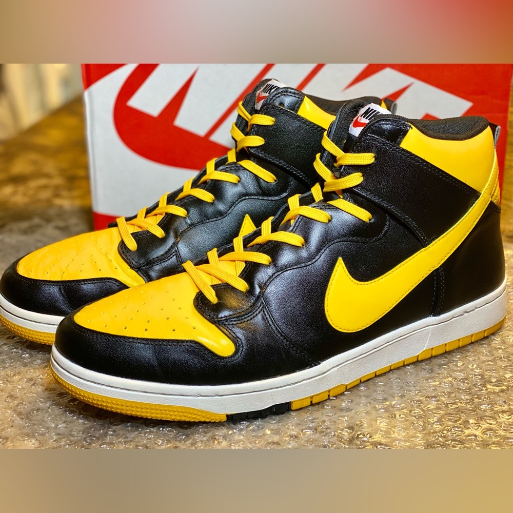 Nike Dunk CMFT
University Gold/Black-White